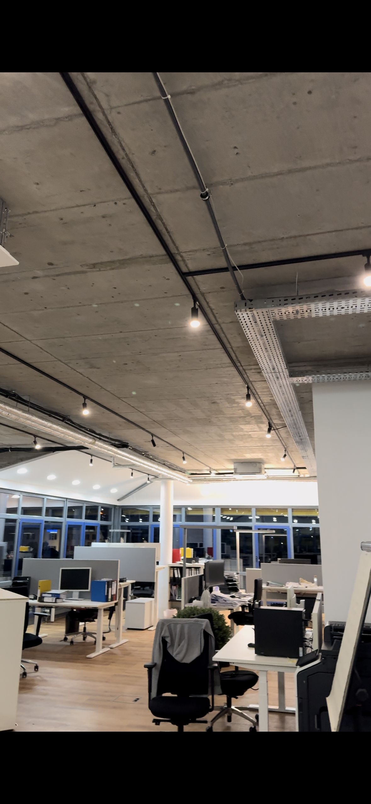 Lichtschienensystem in einem Großraumbüro